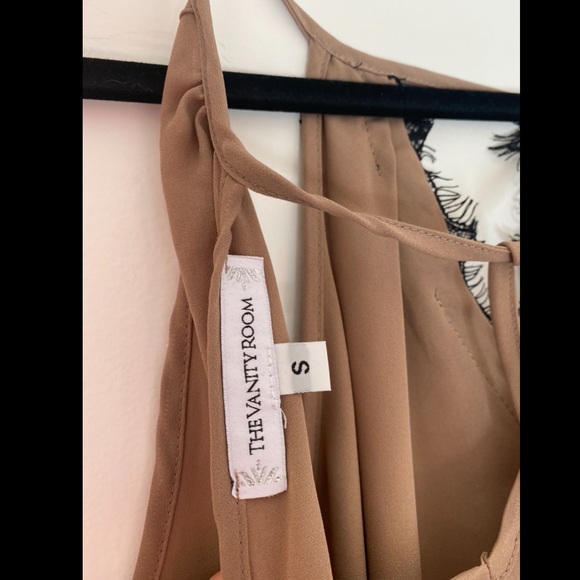 Cute lacy top - Picture 2 of 3